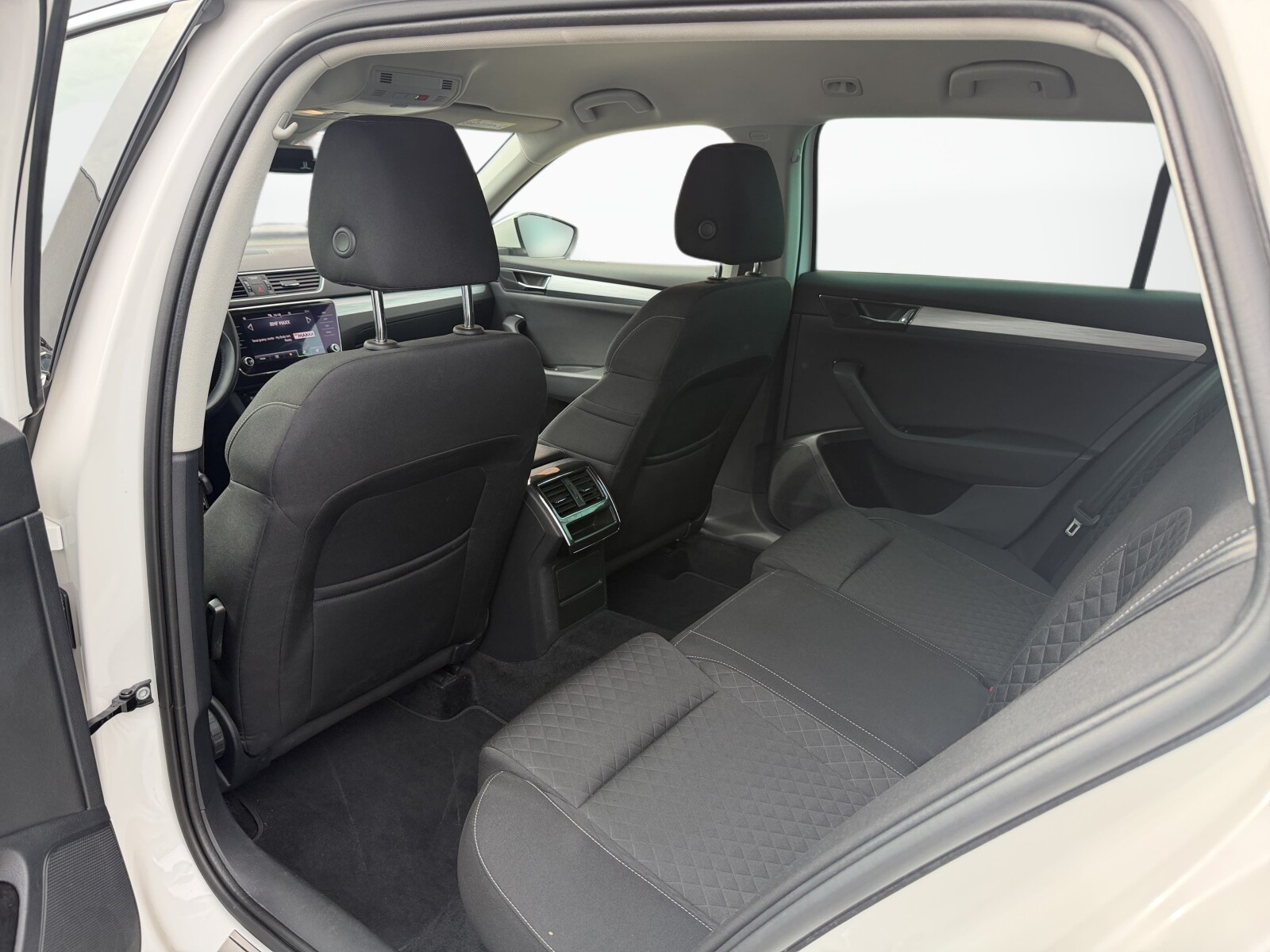Škoda Superb - zdjęcie 31