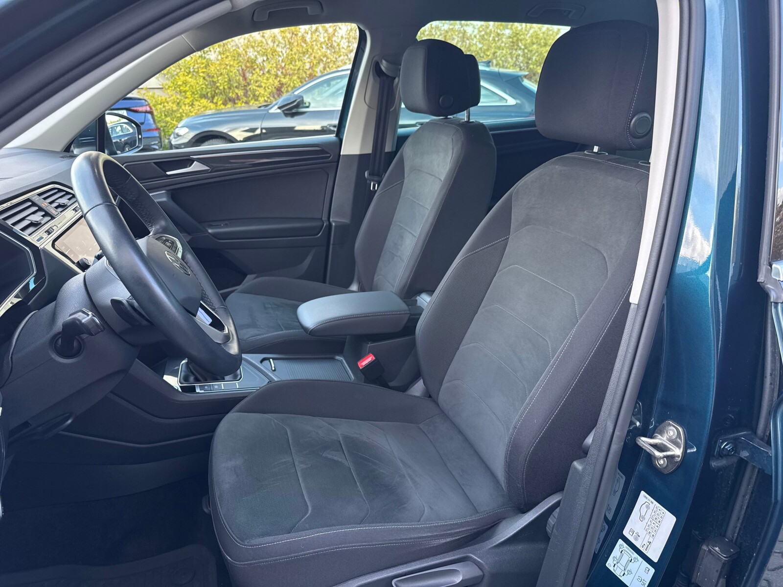 Volkswagen Tiguan - zdjęcie 14
