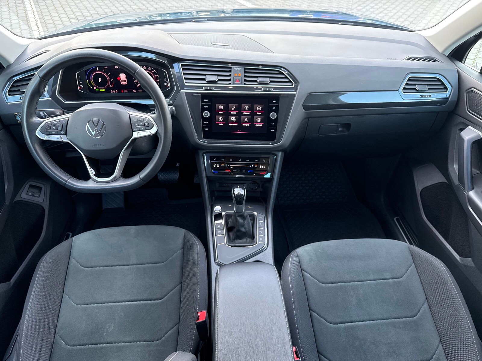 Volkswagen Tiguan - zdjęcie 16