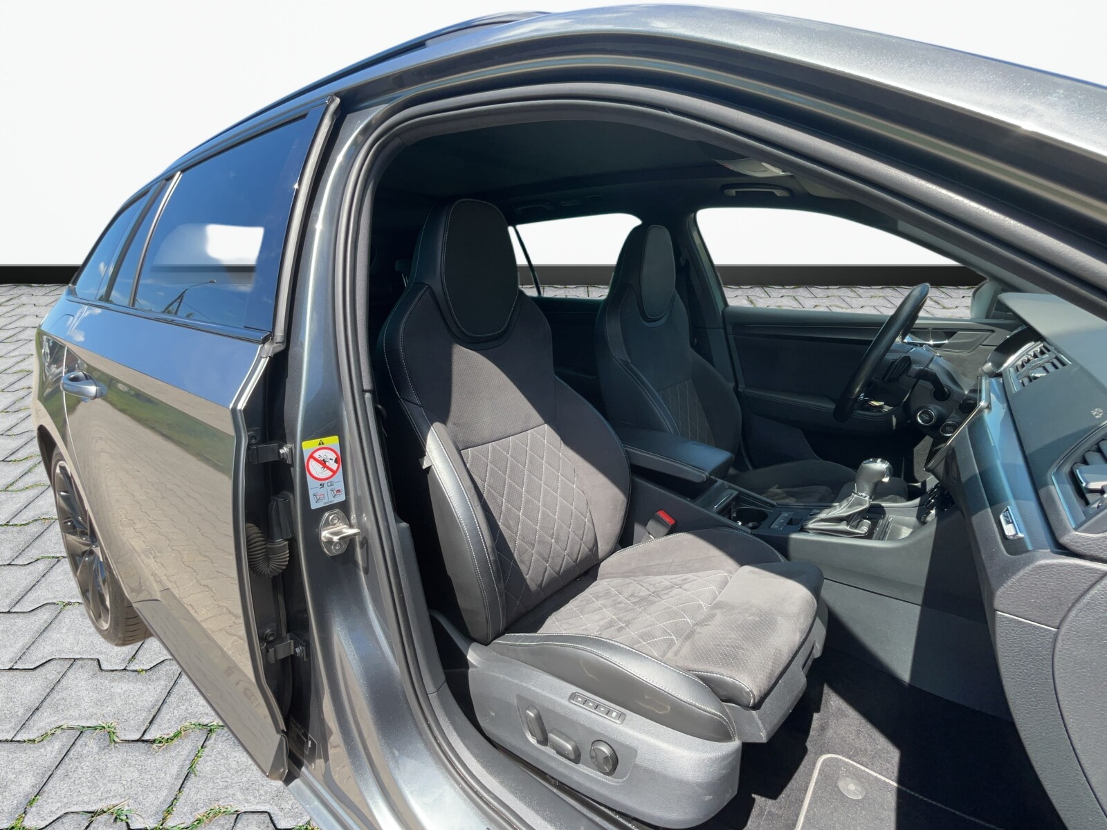 Škoda Superb Combi - zdjęcie 13