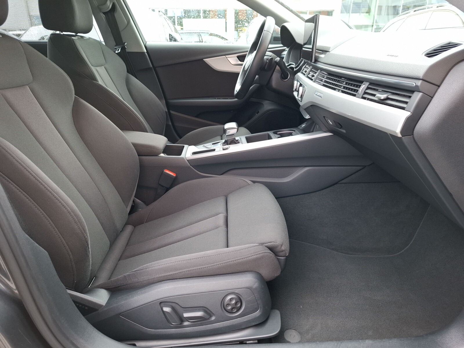 Audi A4 Avant - zdjęcie 21