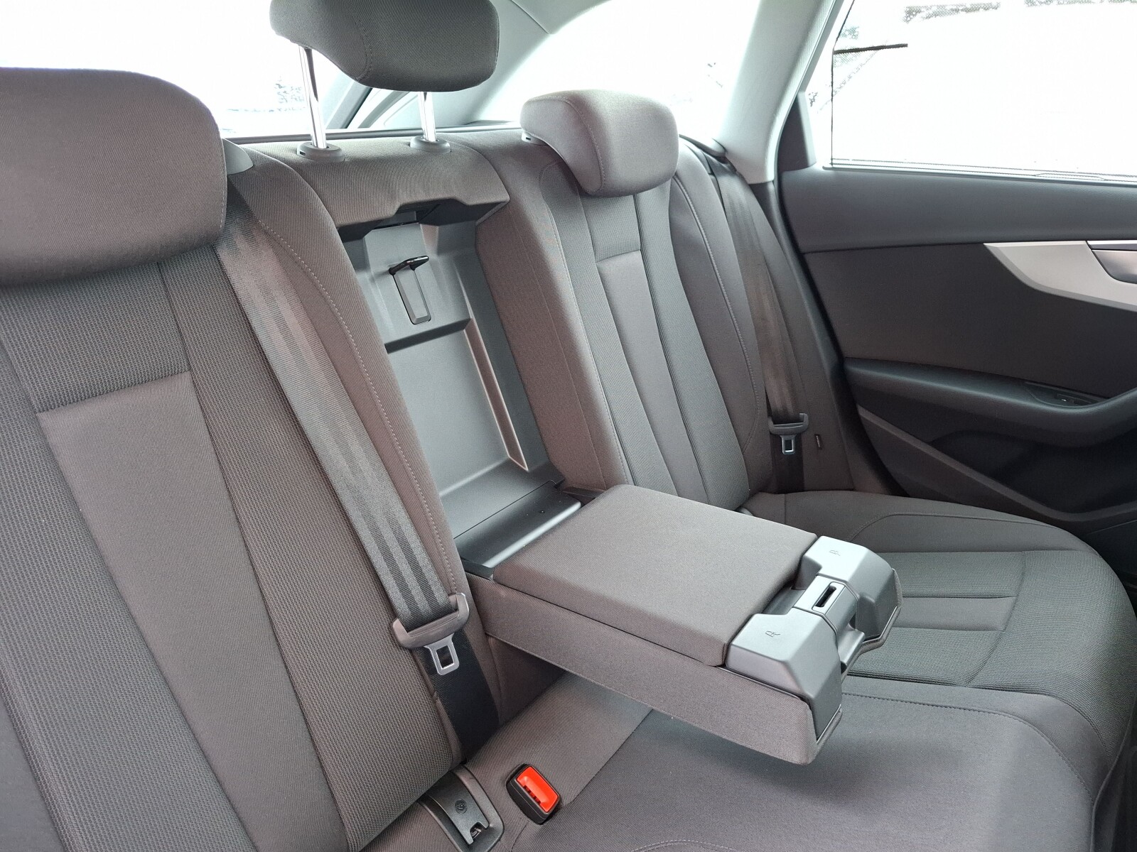 Audi A4 Avant - zdjęcie 19