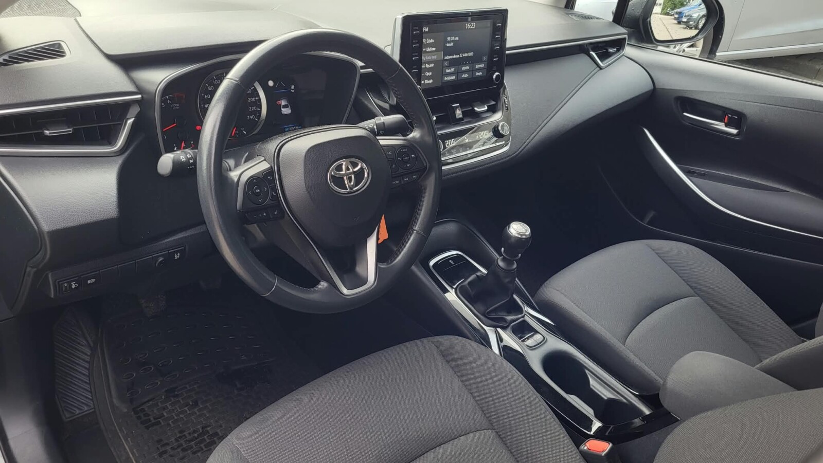 Toyota Corolla - zdjęcie 9