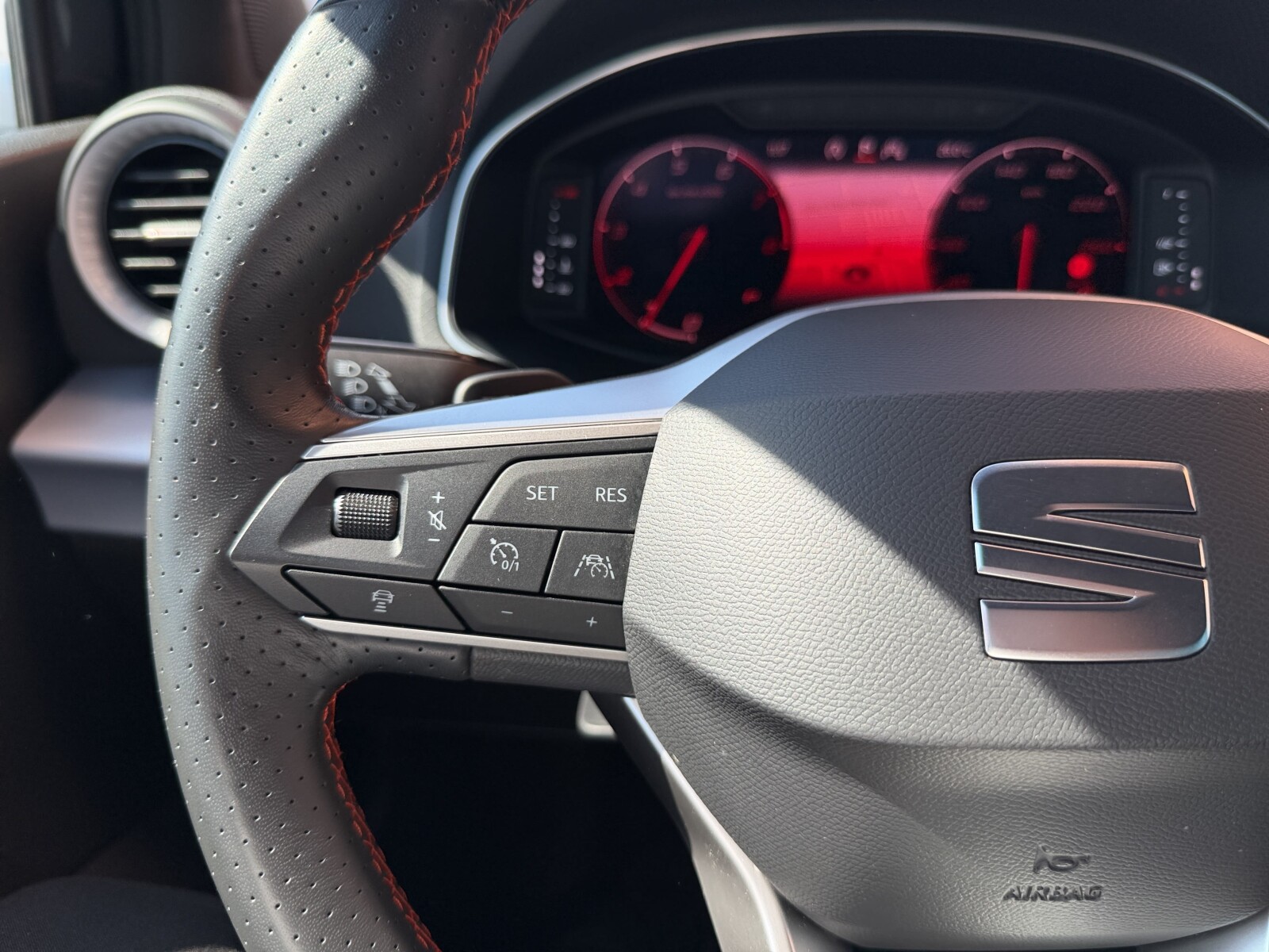 Seat Arona - zdjęcie 14