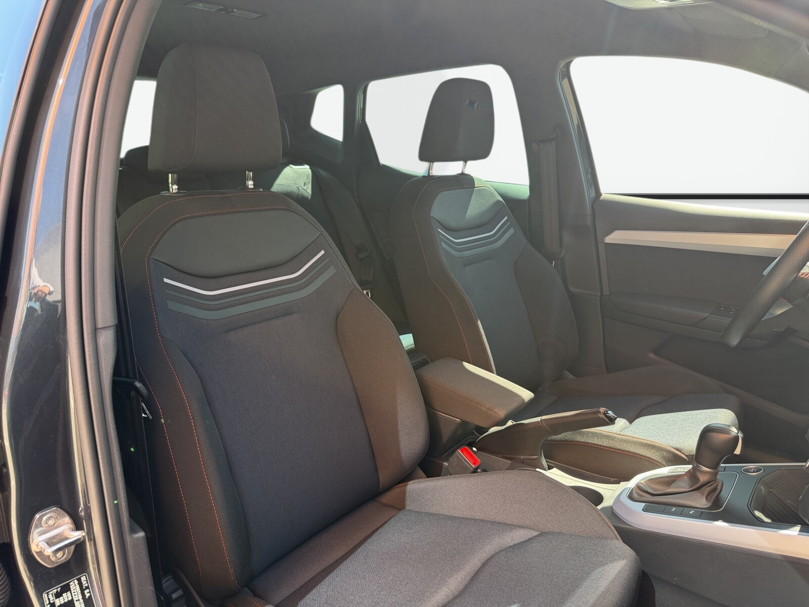 Seat Arona - zdjęcie 37