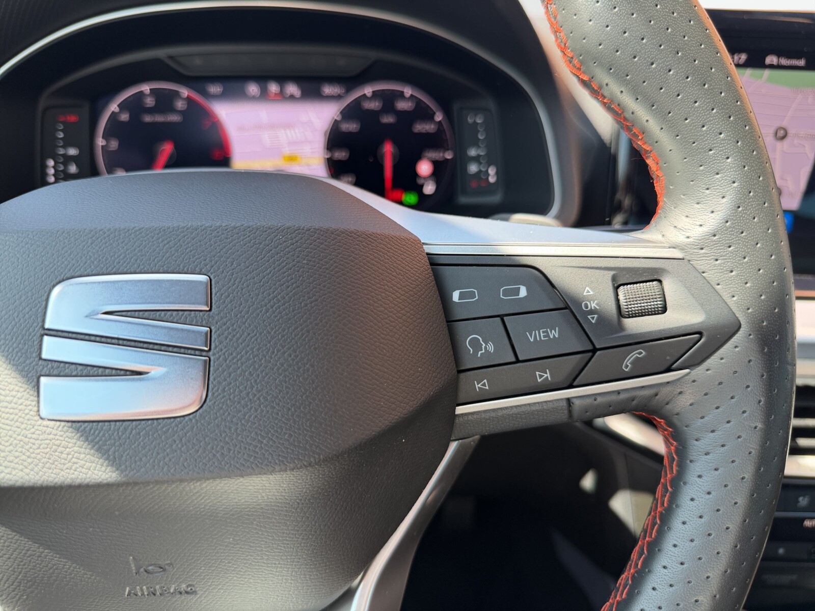 Seat Arona - zdjęcie 15