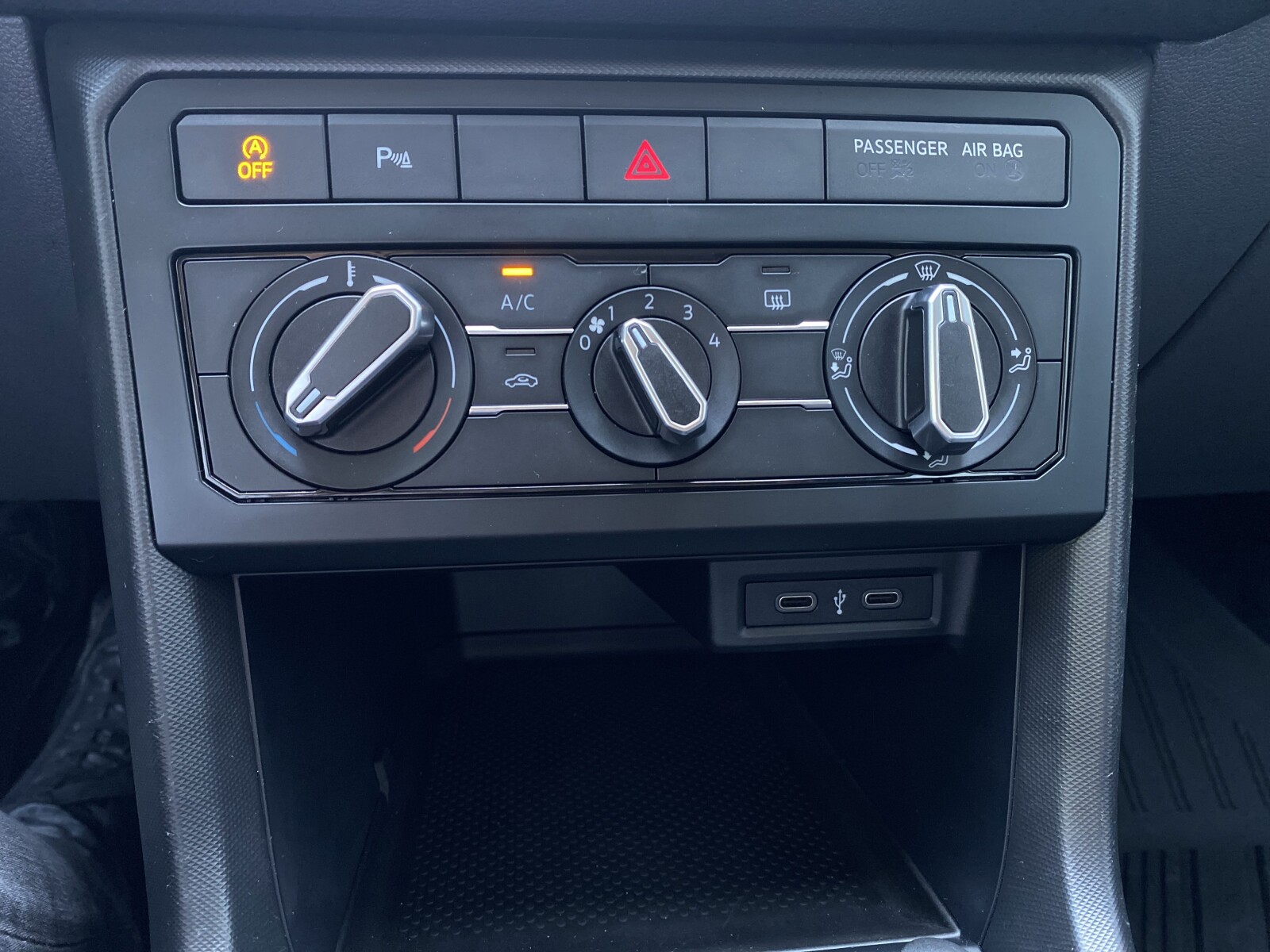 Volkswagen T-Cross - zdjęcie 17