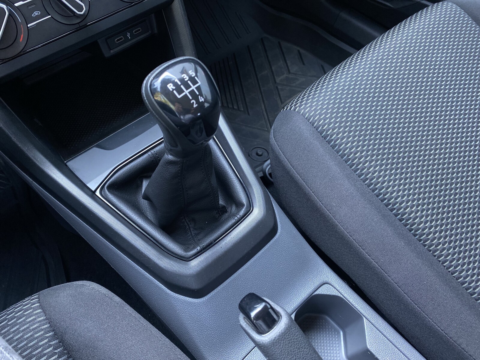 Volkswagen T-Cross - zdjęcie 16