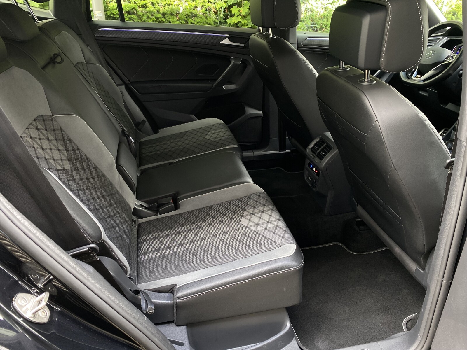 Volkswagen Tiguan Allspace - zdjęcie 34