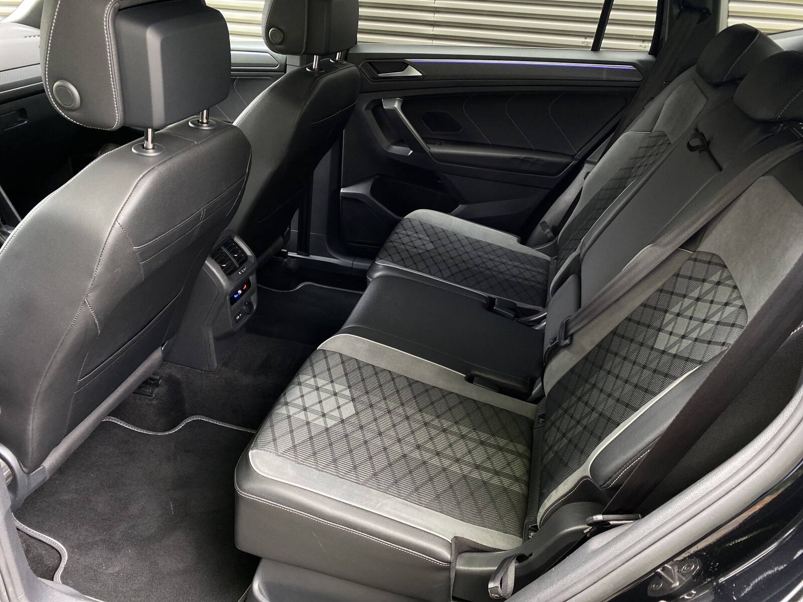 Volkswagen Tiguan Allspace - zdjęcie 32