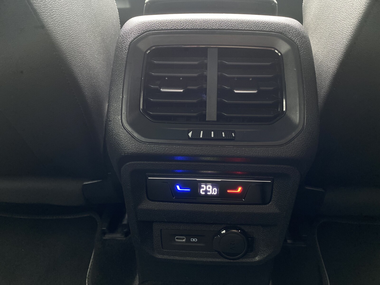 Volkswagen Tiguan Allspace - zdjęcie 33