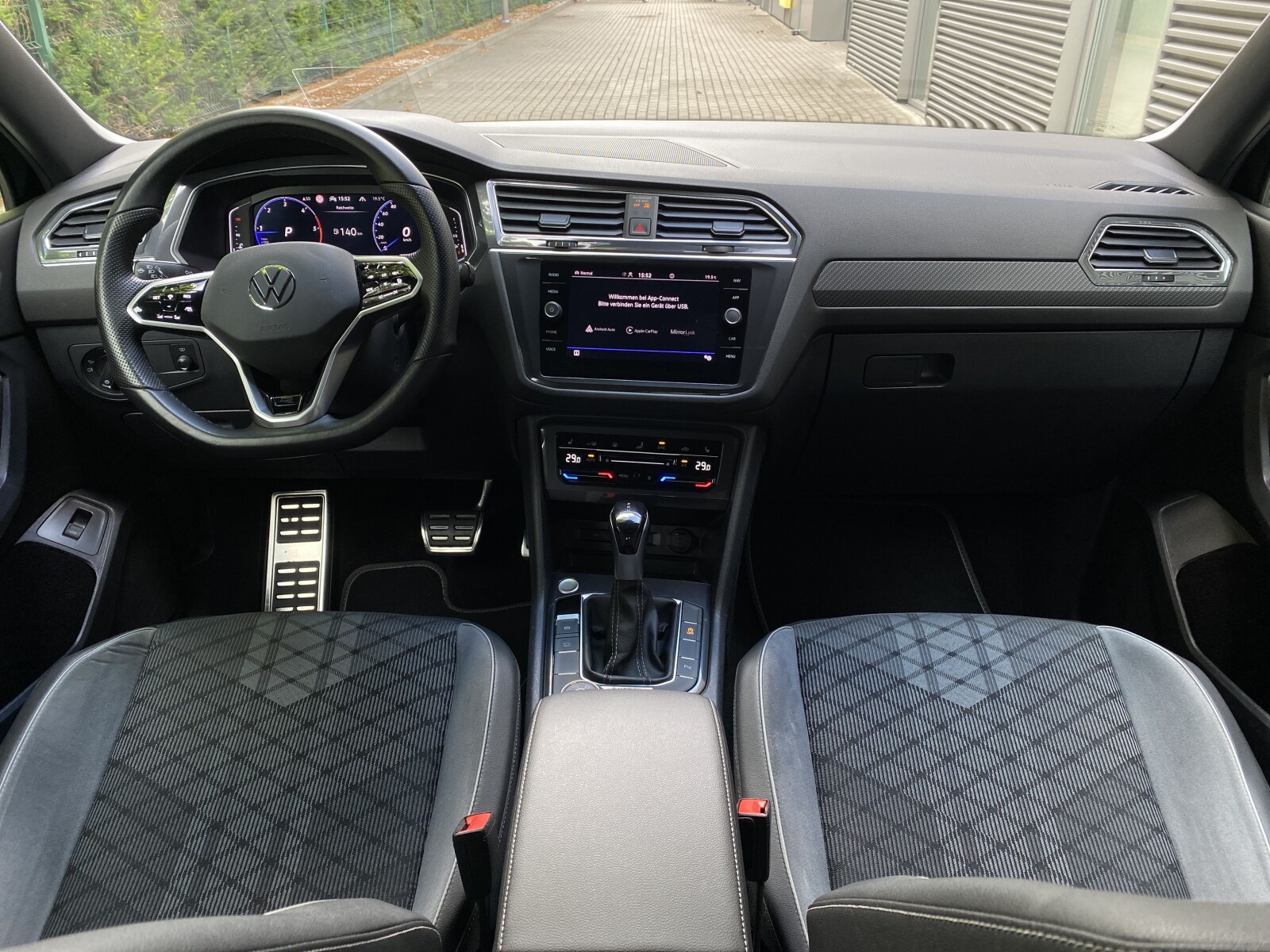 Volkswagen Tiguan Allspace - zdjęcie 12