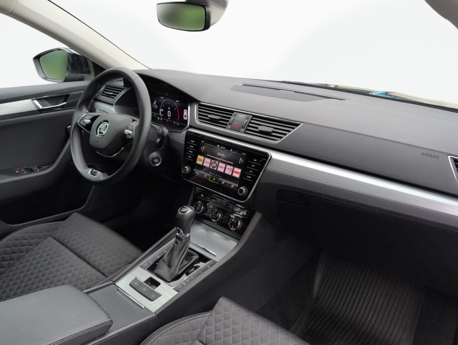 Škoda Superb - zdjęcie 17