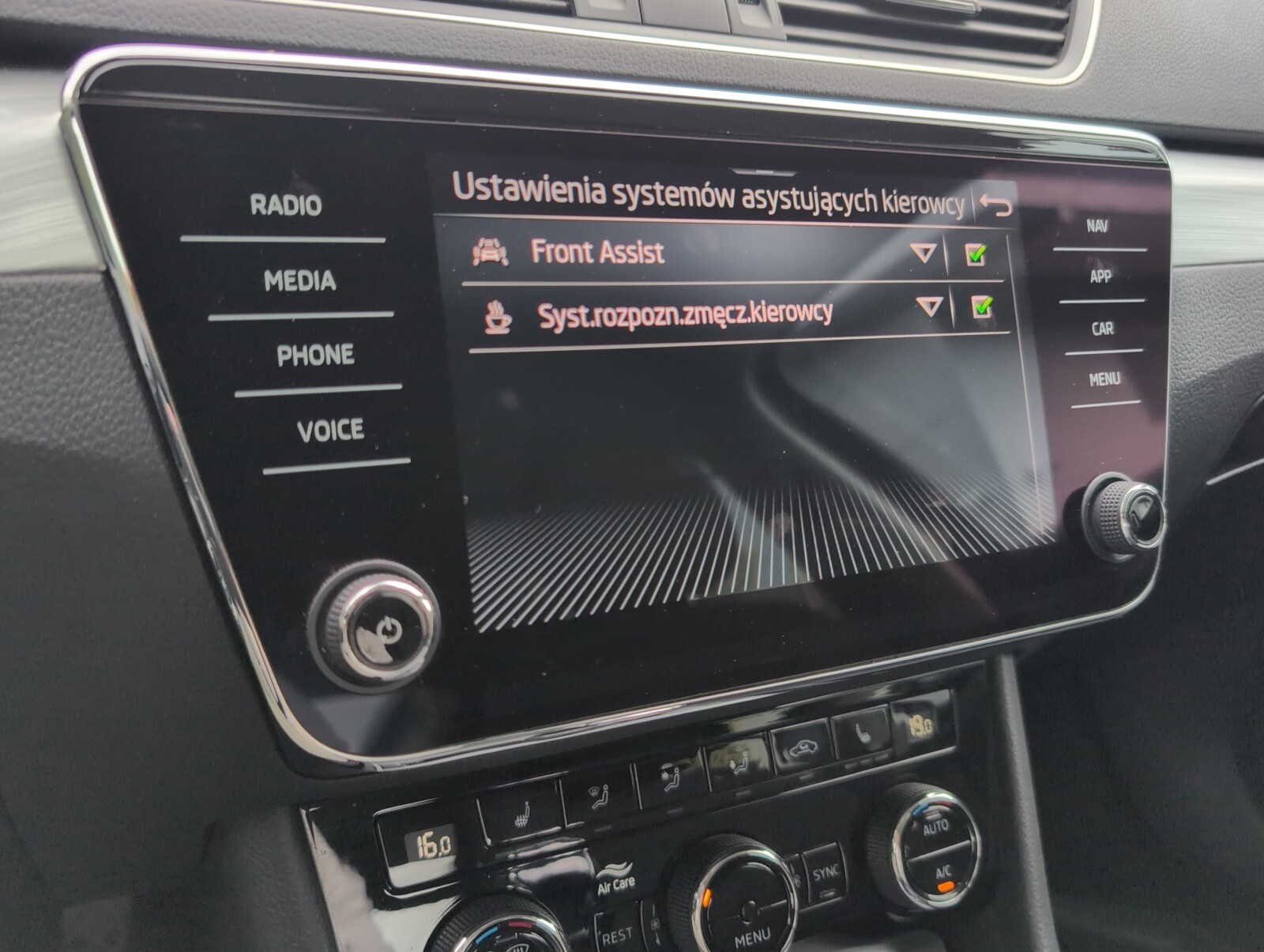 Škoda Superb - zdjęcie 29