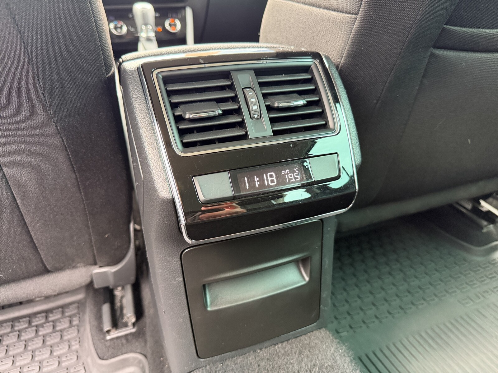 Škoda Superb Combi - zdjęcie 34