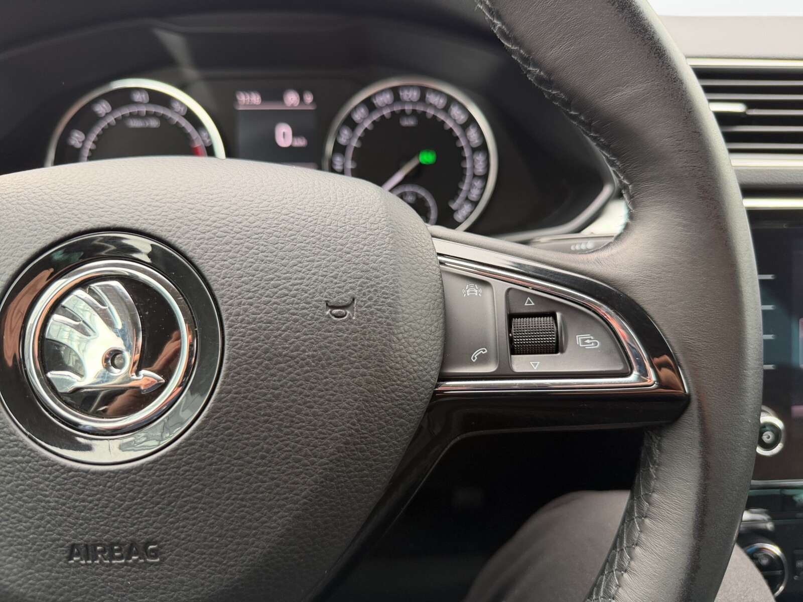 Škoda Superb Combi - zdjęcie 16