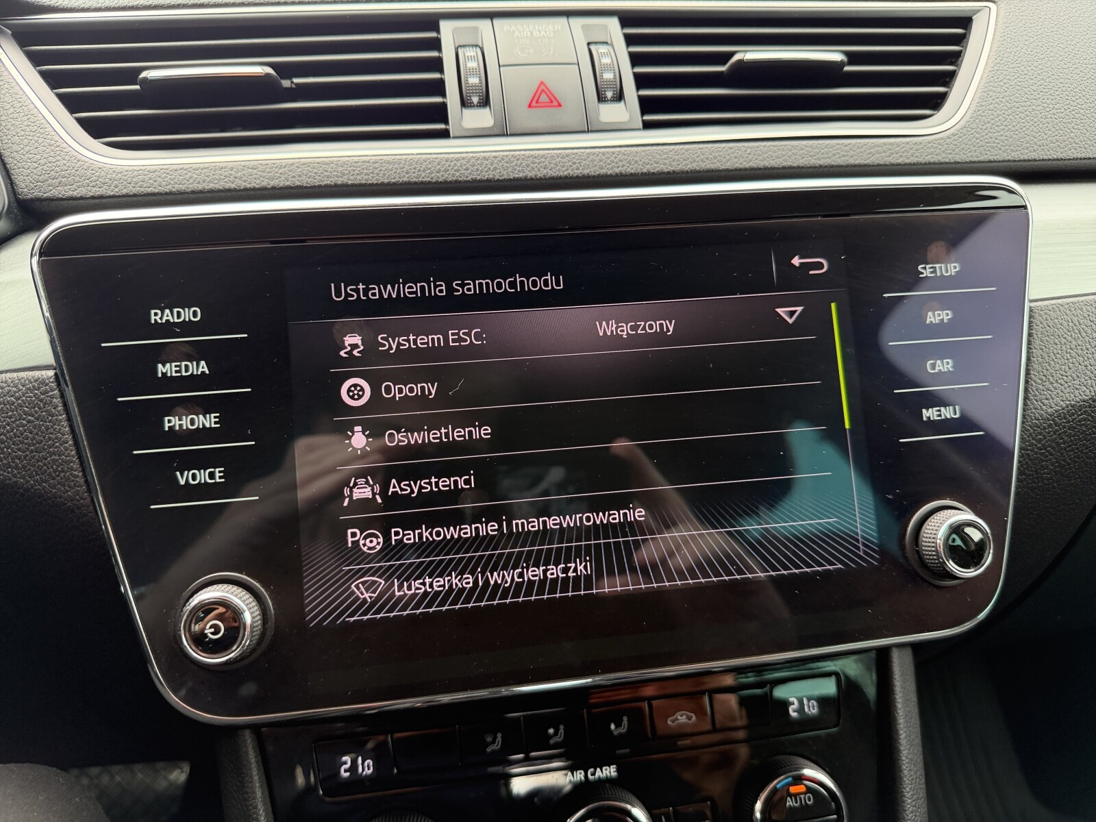Škoda Superb Combi - zdjęcie 27