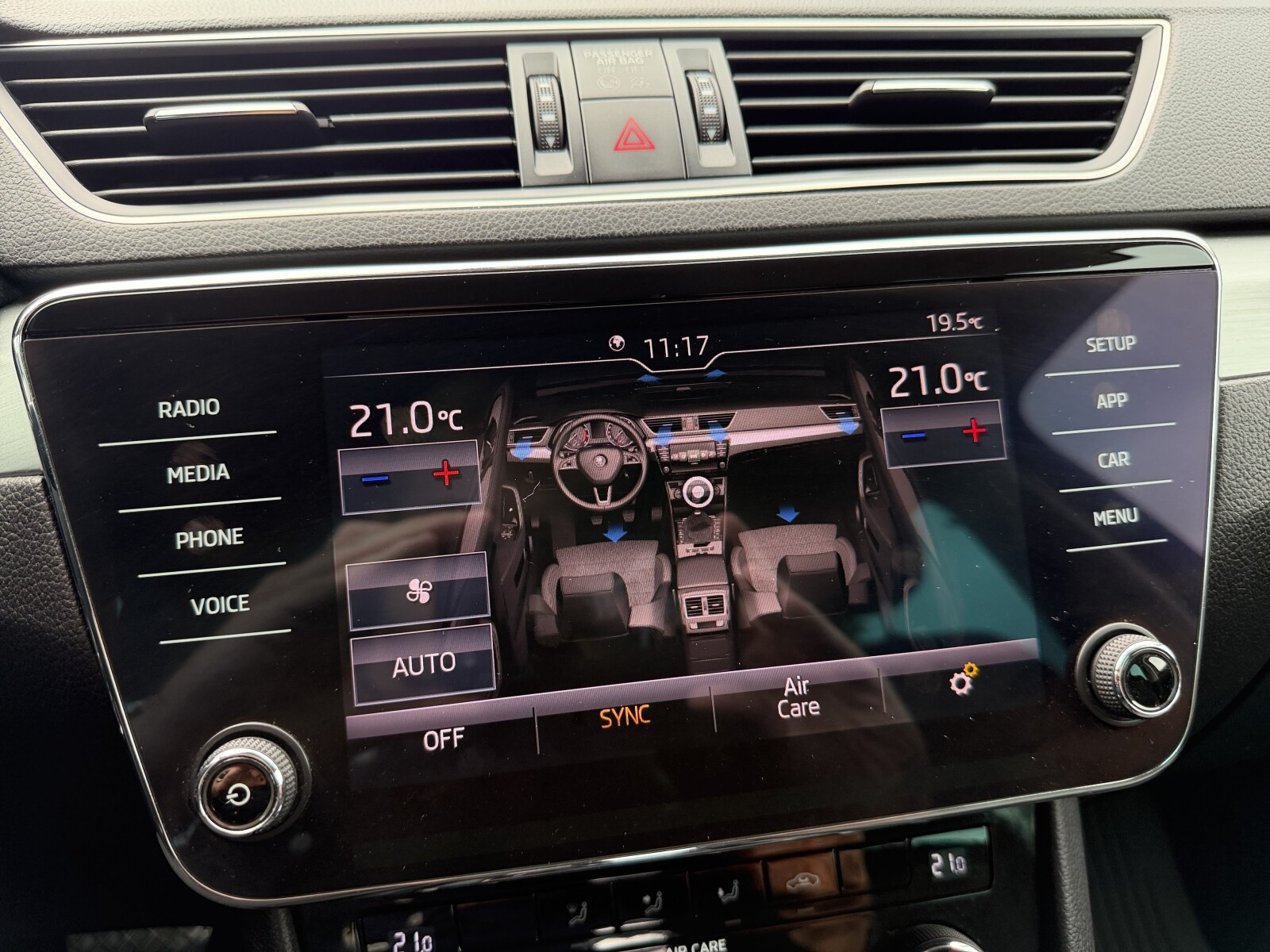 Škoda Superb Combi - zdjęcie 30
