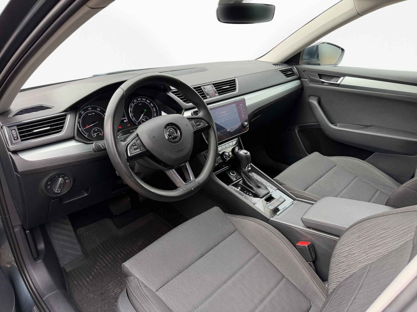 Škoda Superb Combi - zdjęcie 9
