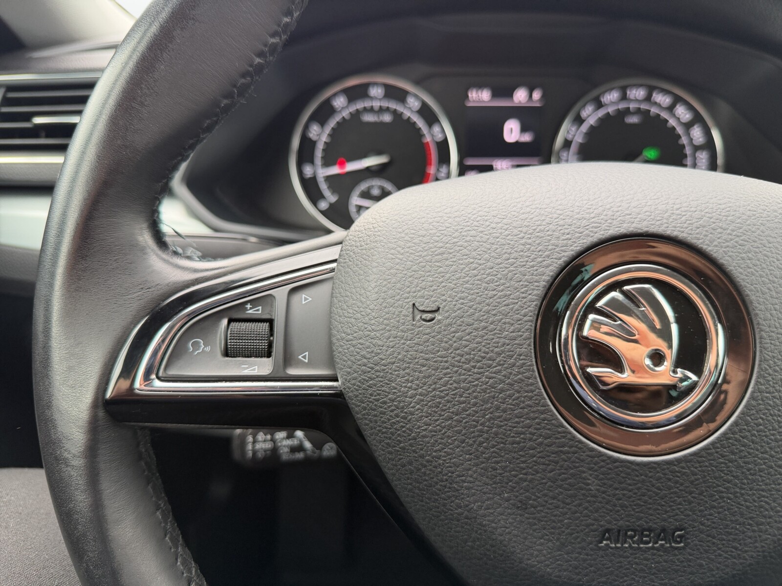 Škoda Superb Combi - zdjęcie 15