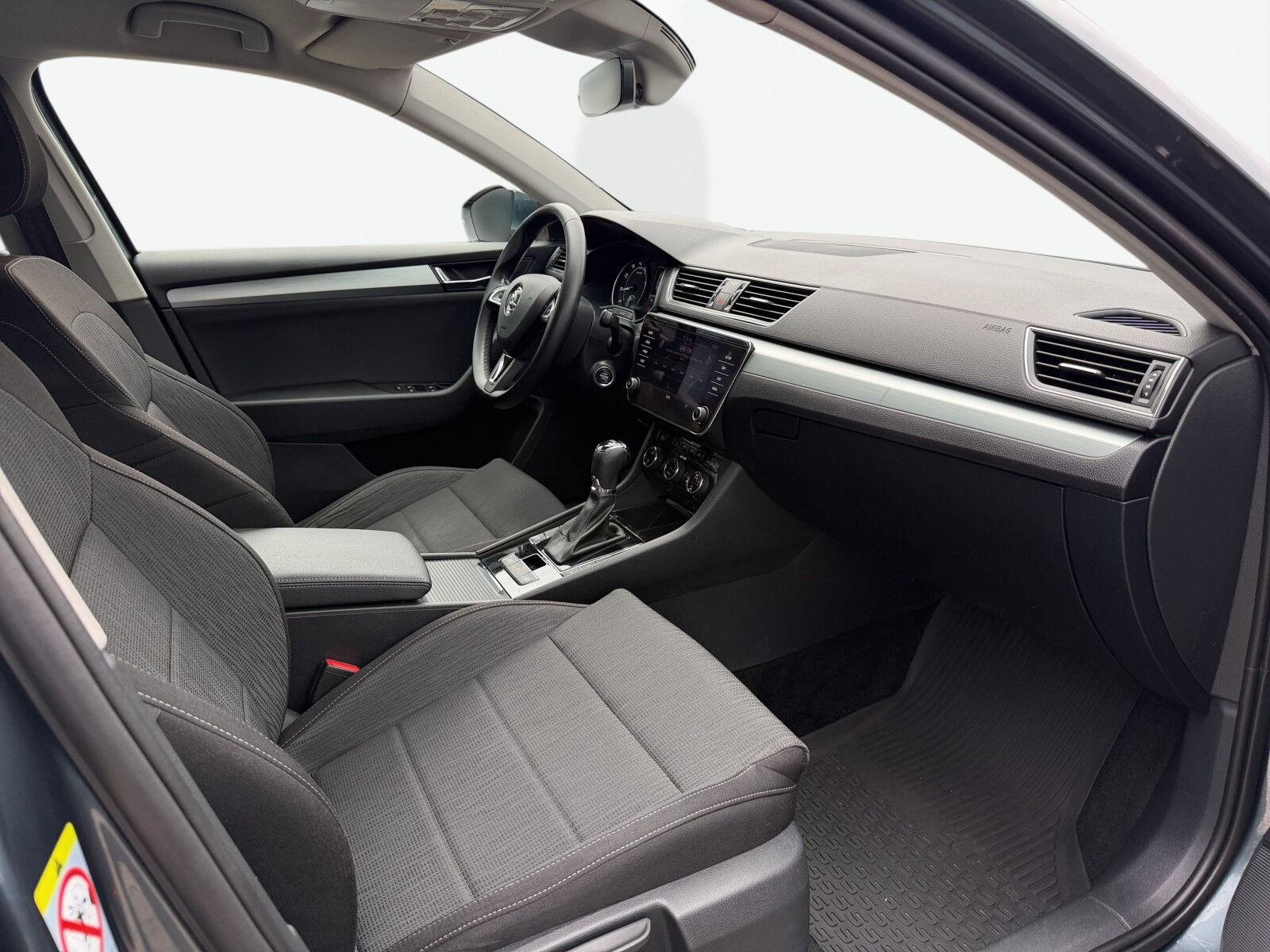 Škoda Superb Combi - zdjęcie 40