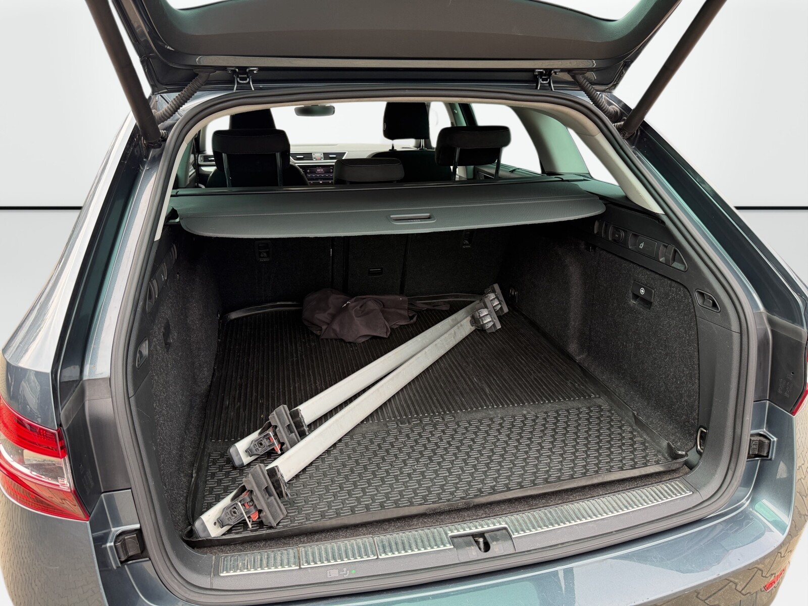Škoda Superb Combi - zdjęcie 36