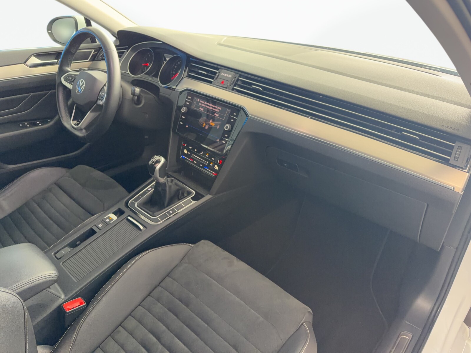 Volkswagen Passat Variant - zdjęcie 19