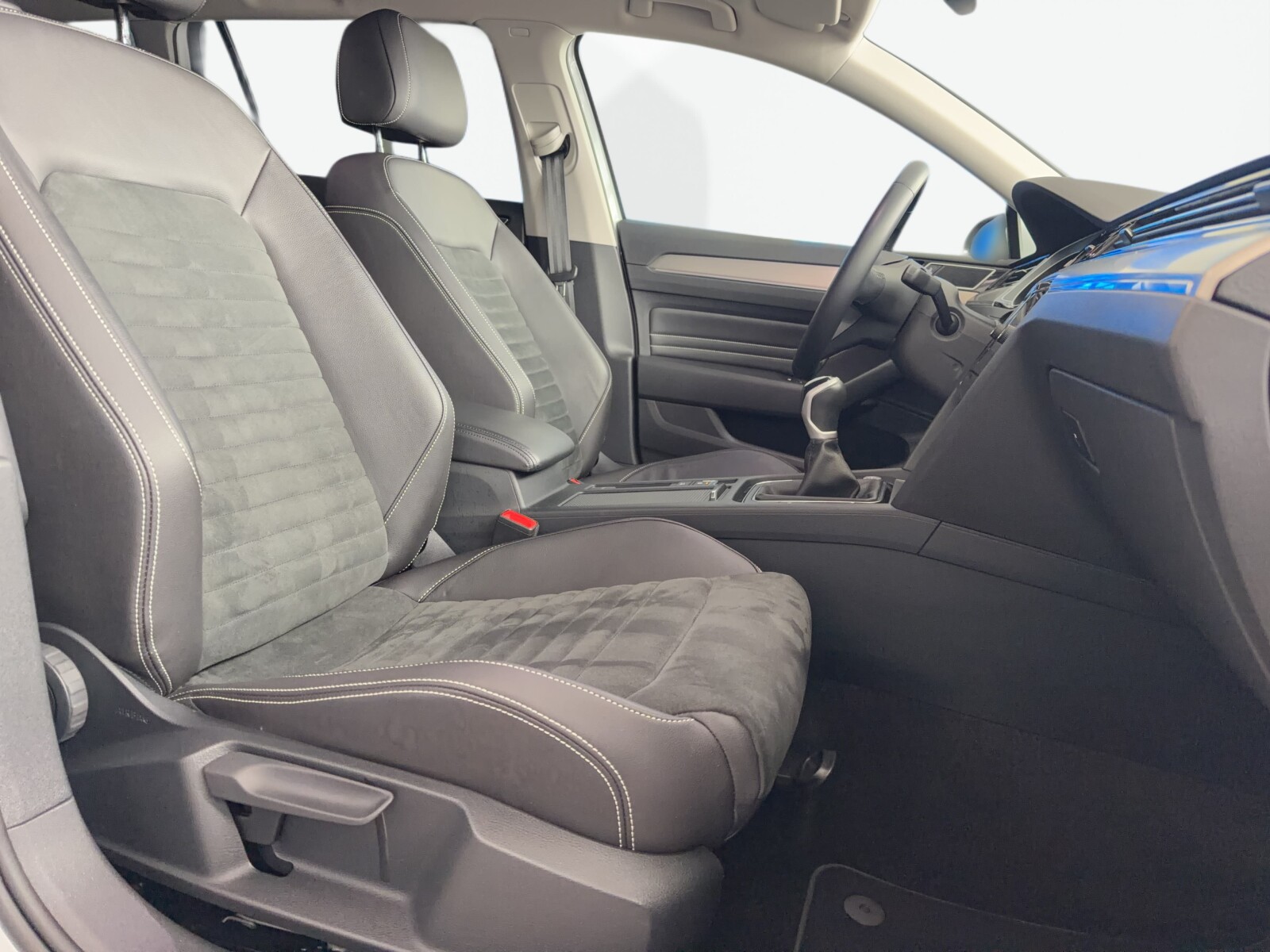Volkswagen Passat Variant - zdjęcie 20