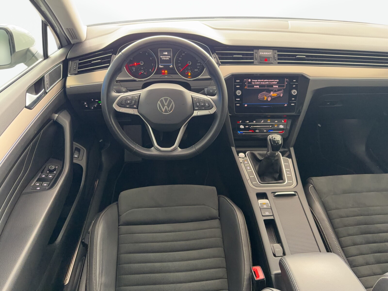 Volkswagen Passat Variant - zdjęcie 21