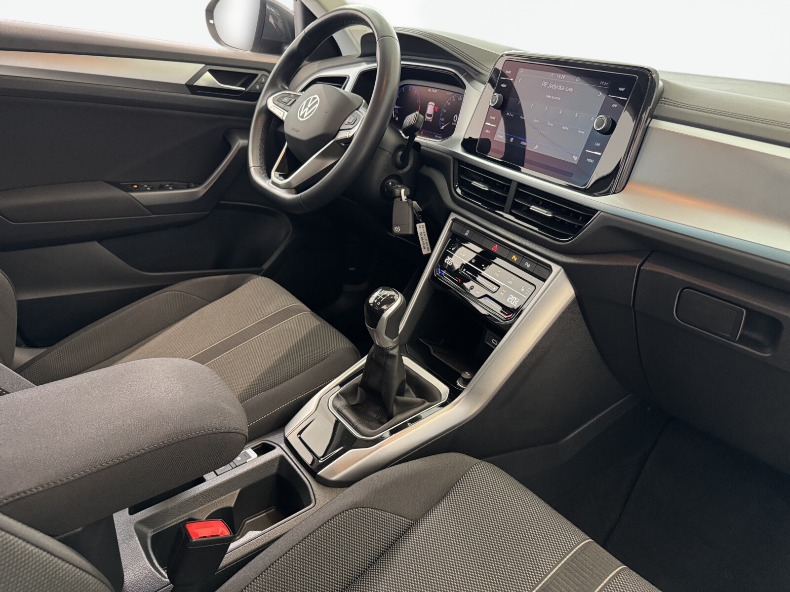 Volkswagen T-Roc - zdjęcie 16