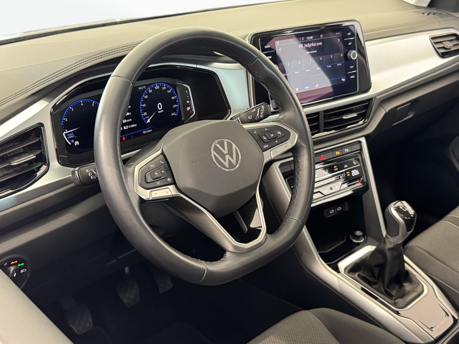 Volkswagen T-Roc - zdjęcie 18