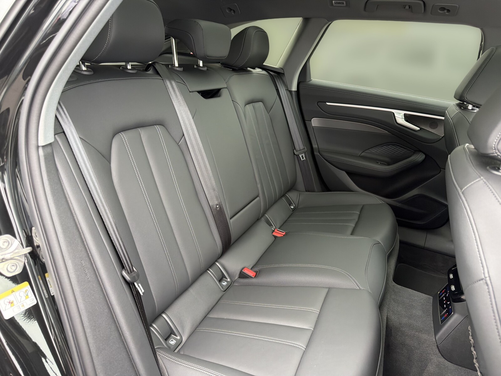 Audi A6 Avant - zdjęcie 17