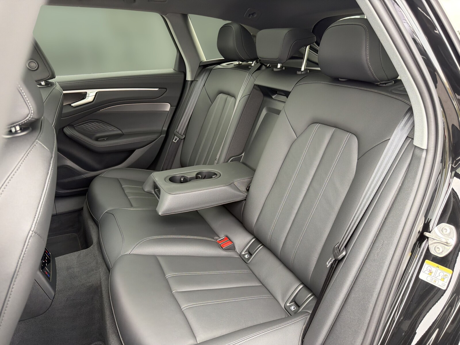 Audi A6 Avant - zdjęcie 16