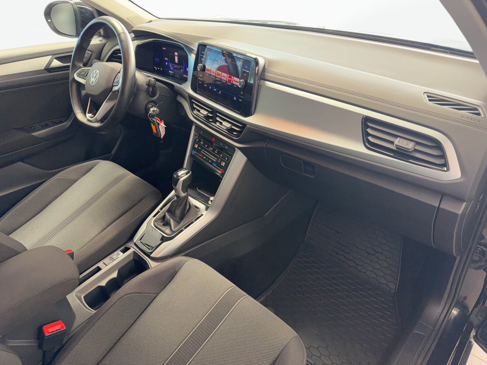 Volkswagen T-Roc - zdjęcie 13
