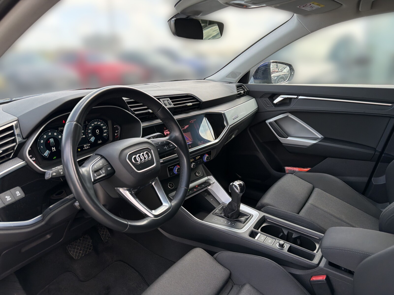 Audi Q3 Sportback - zdjęcie 12