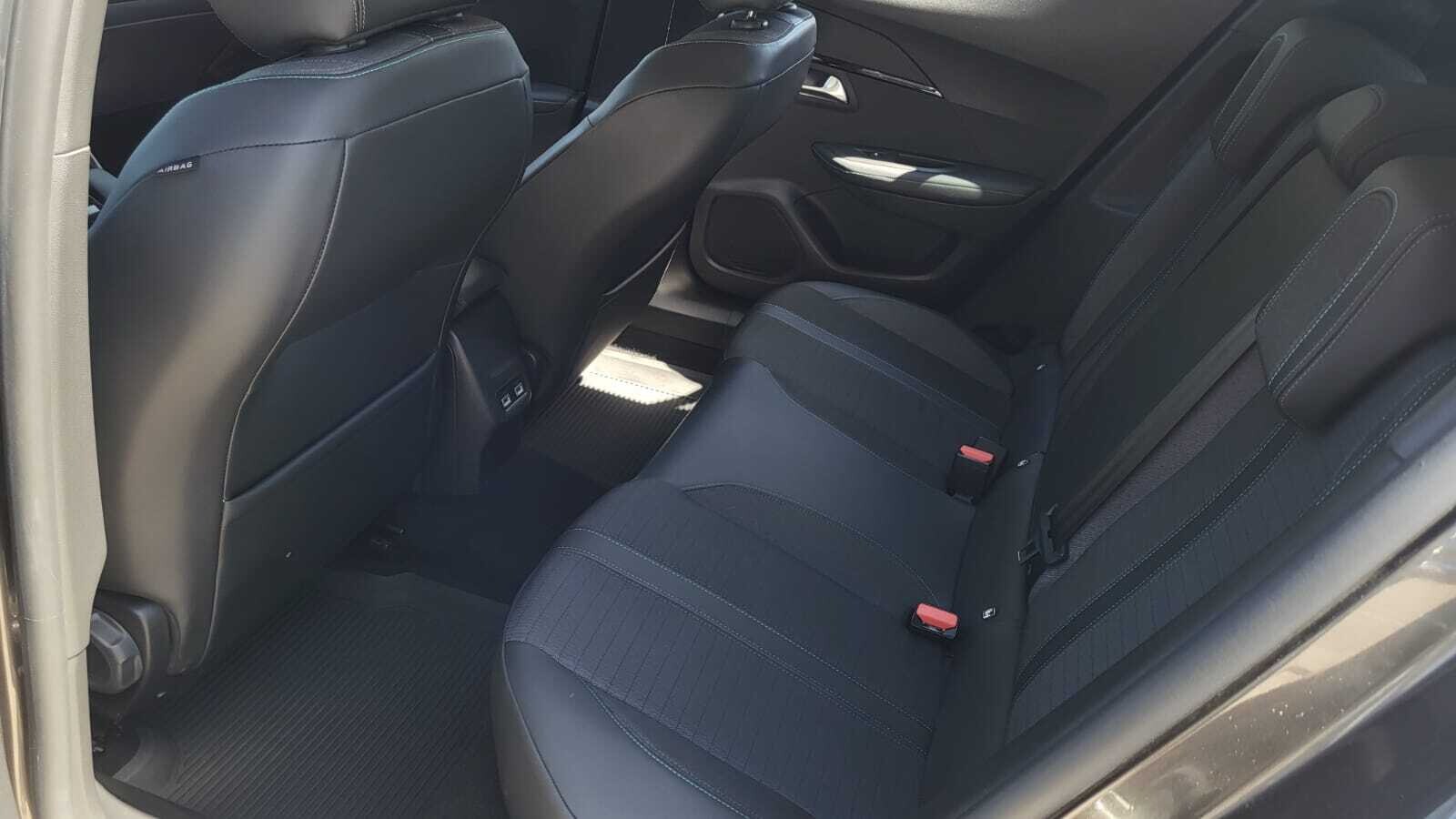 Peugeot 2008 - zdjęcie 11