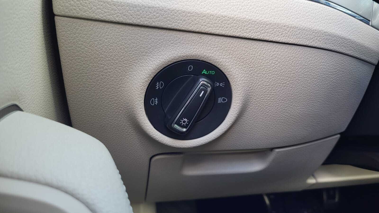 Škoda Superb Combi - zdjęcie 20