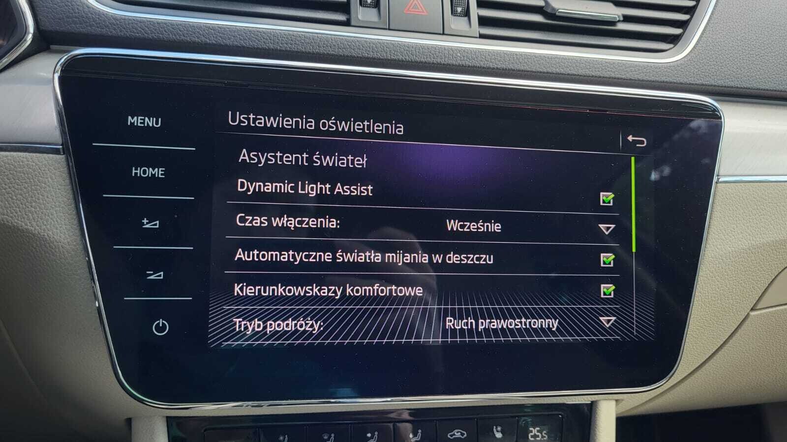 Škoda Superb Combi - zdjęcie 31