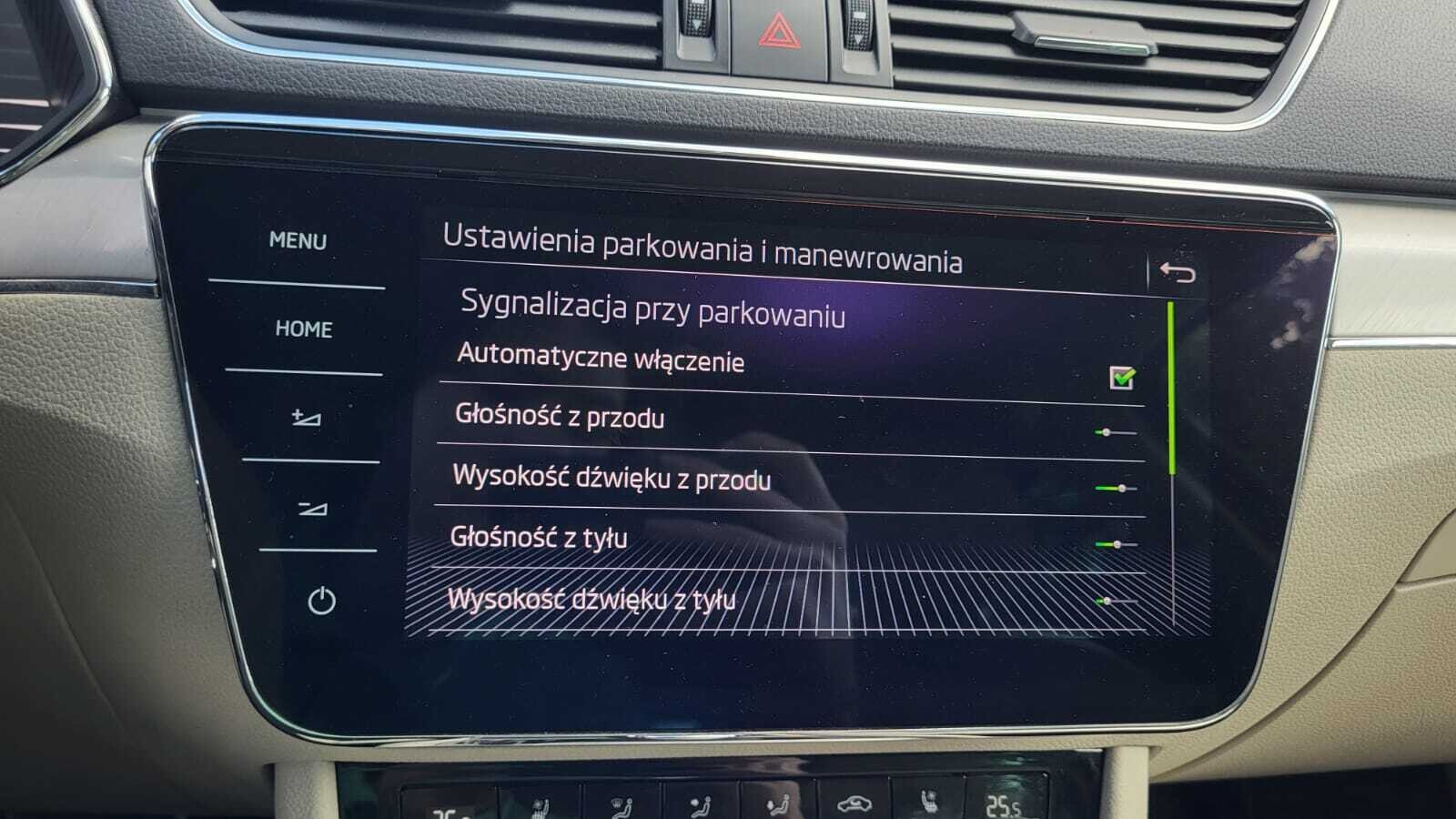 Škoda Superb Combi - zdjęcie 37