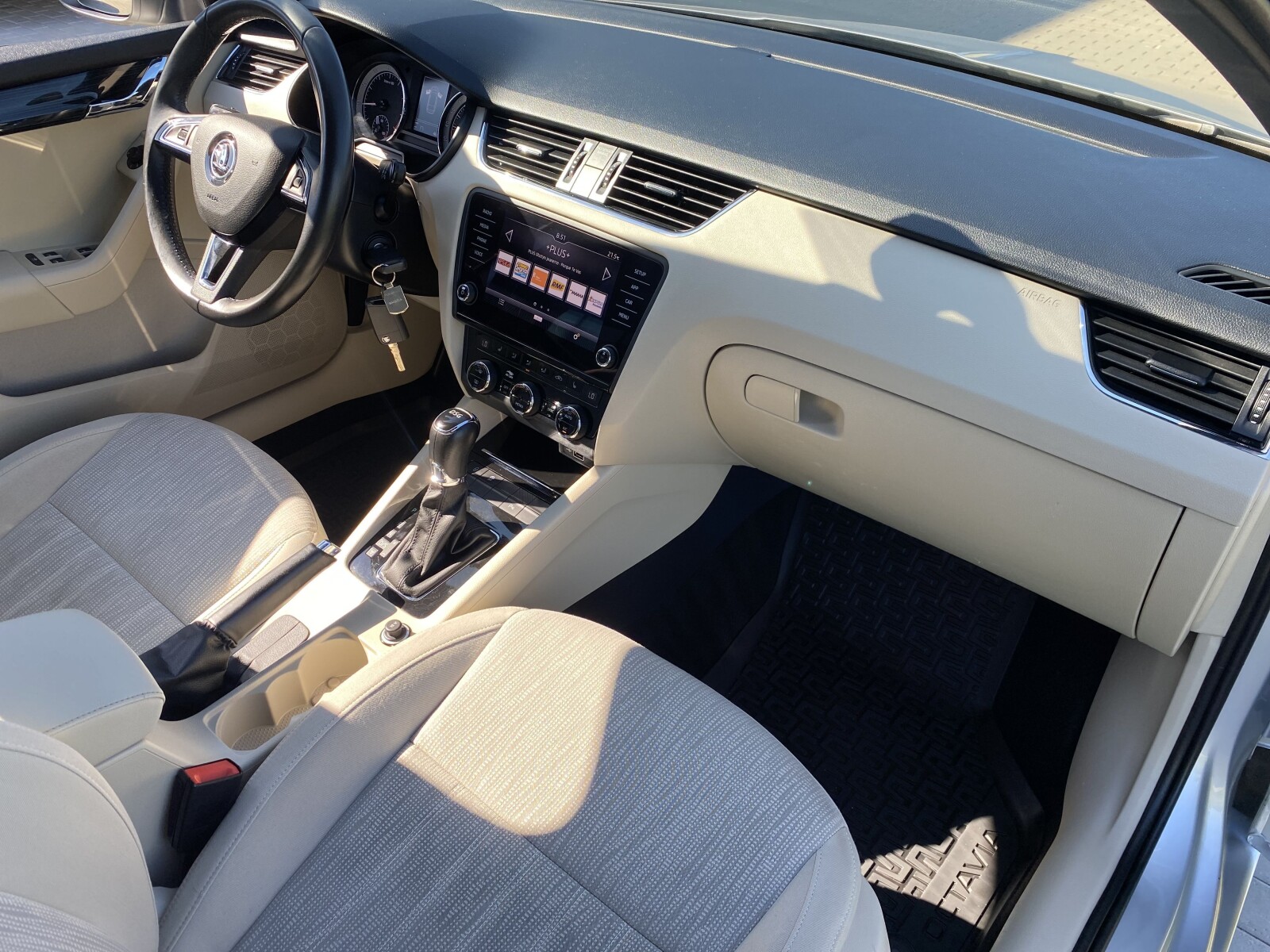 Škoda Octavia Combi - zdjęcie 15