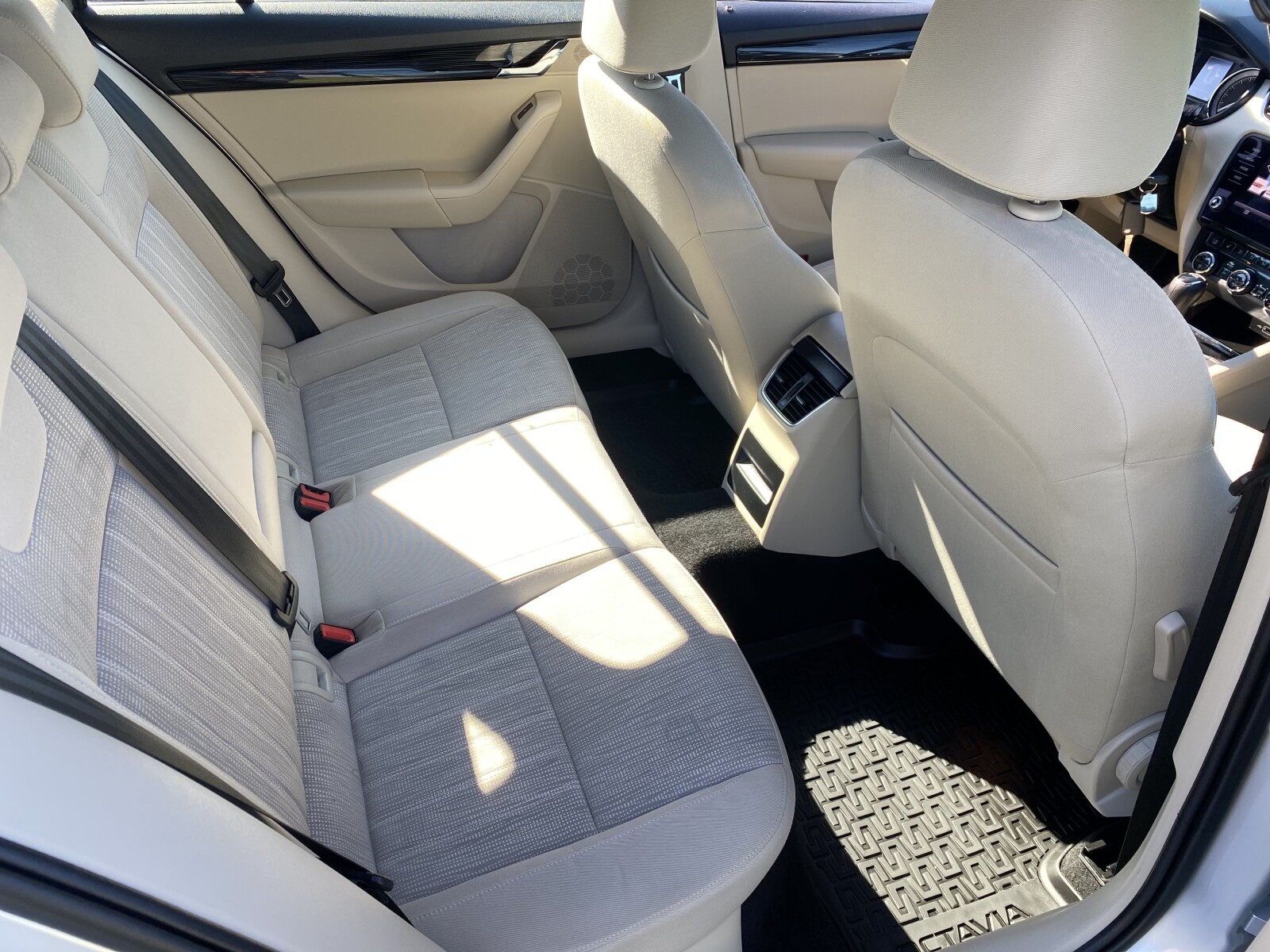 Škoda Octavia Combi - zdjęcie 13