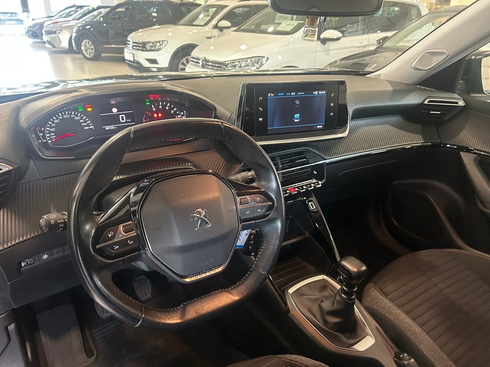 Peugeot 2008 - zdjęcie 9