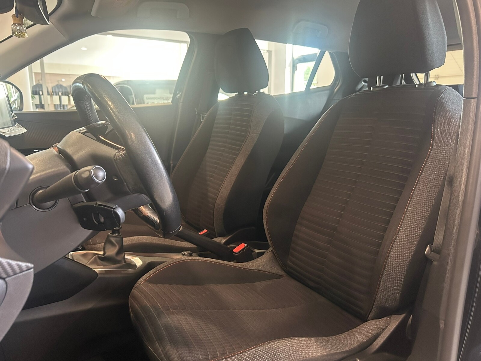 Peugeot 2008 - zdjęcie 10