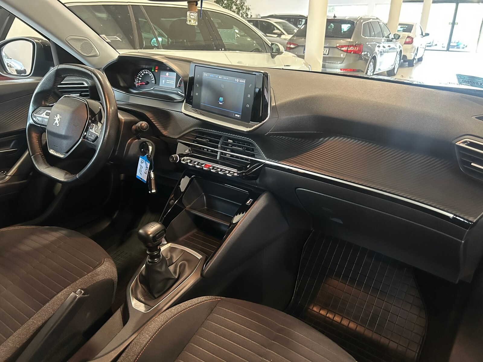Peugeot 2008 - zdjęcie 12