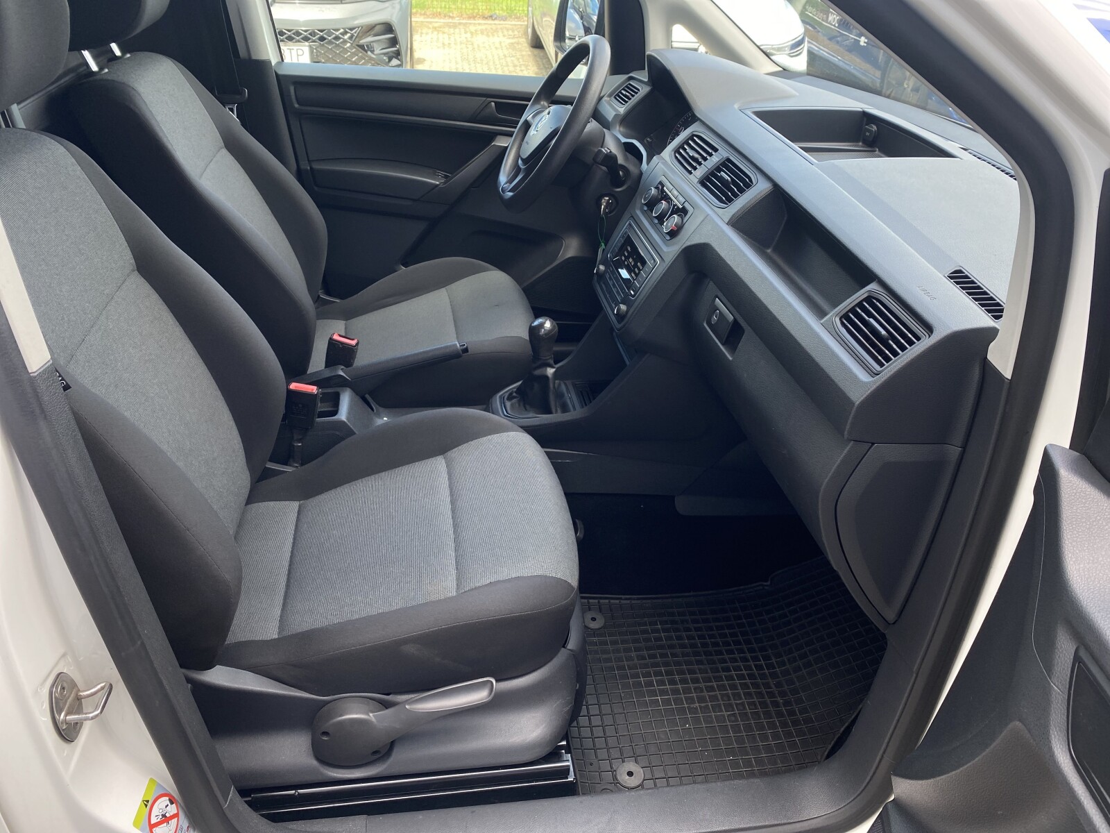 Volkswagen Caddy - zdjęcie 11
