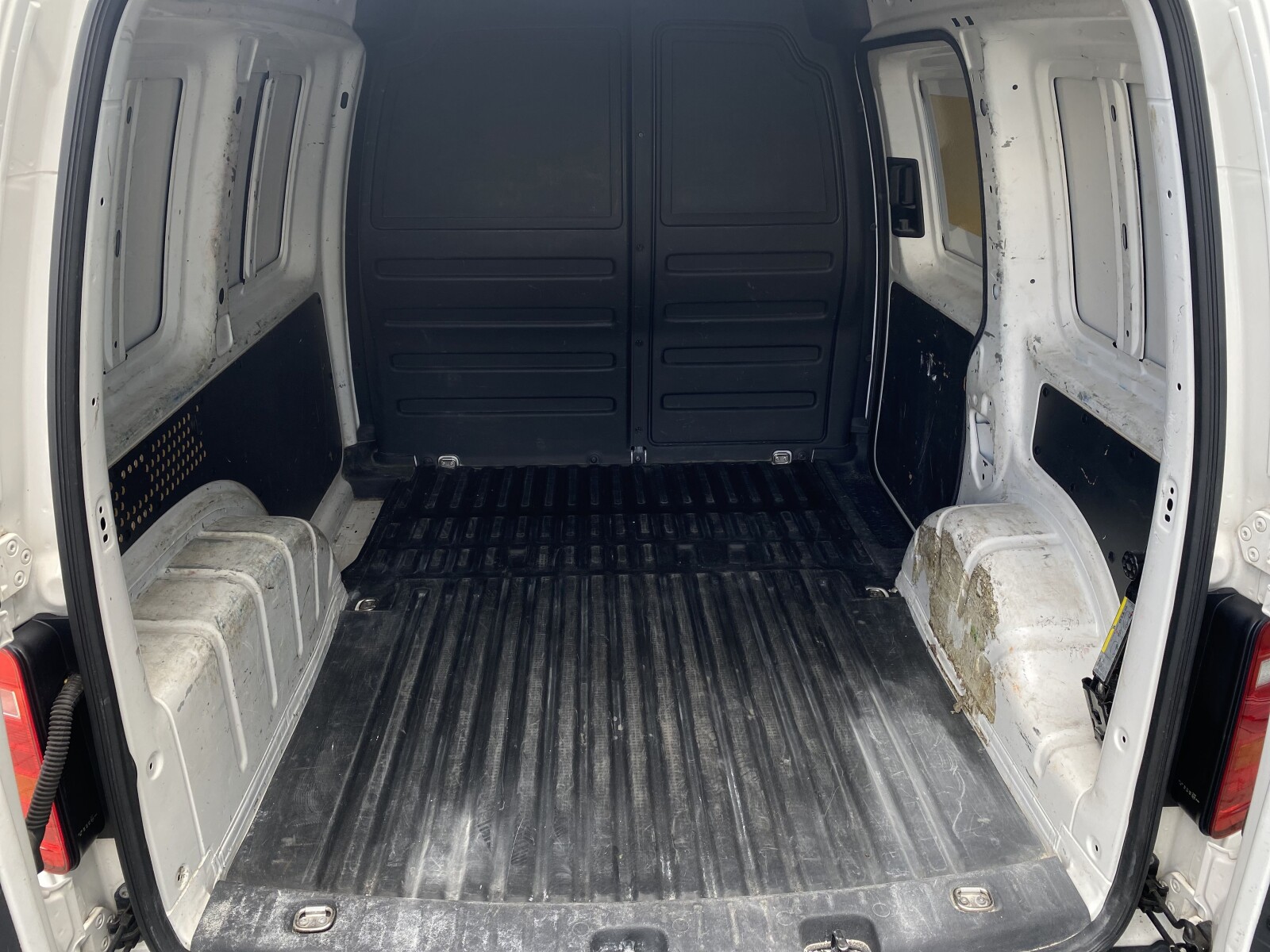 Volkswagen Caddy - zdjęcie 18