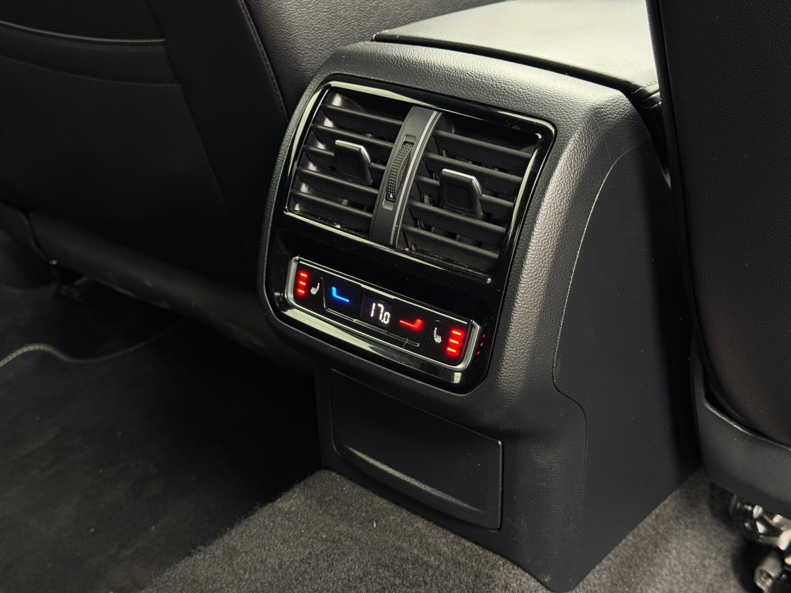 Volkswagen Arteon - zdjęcie 19