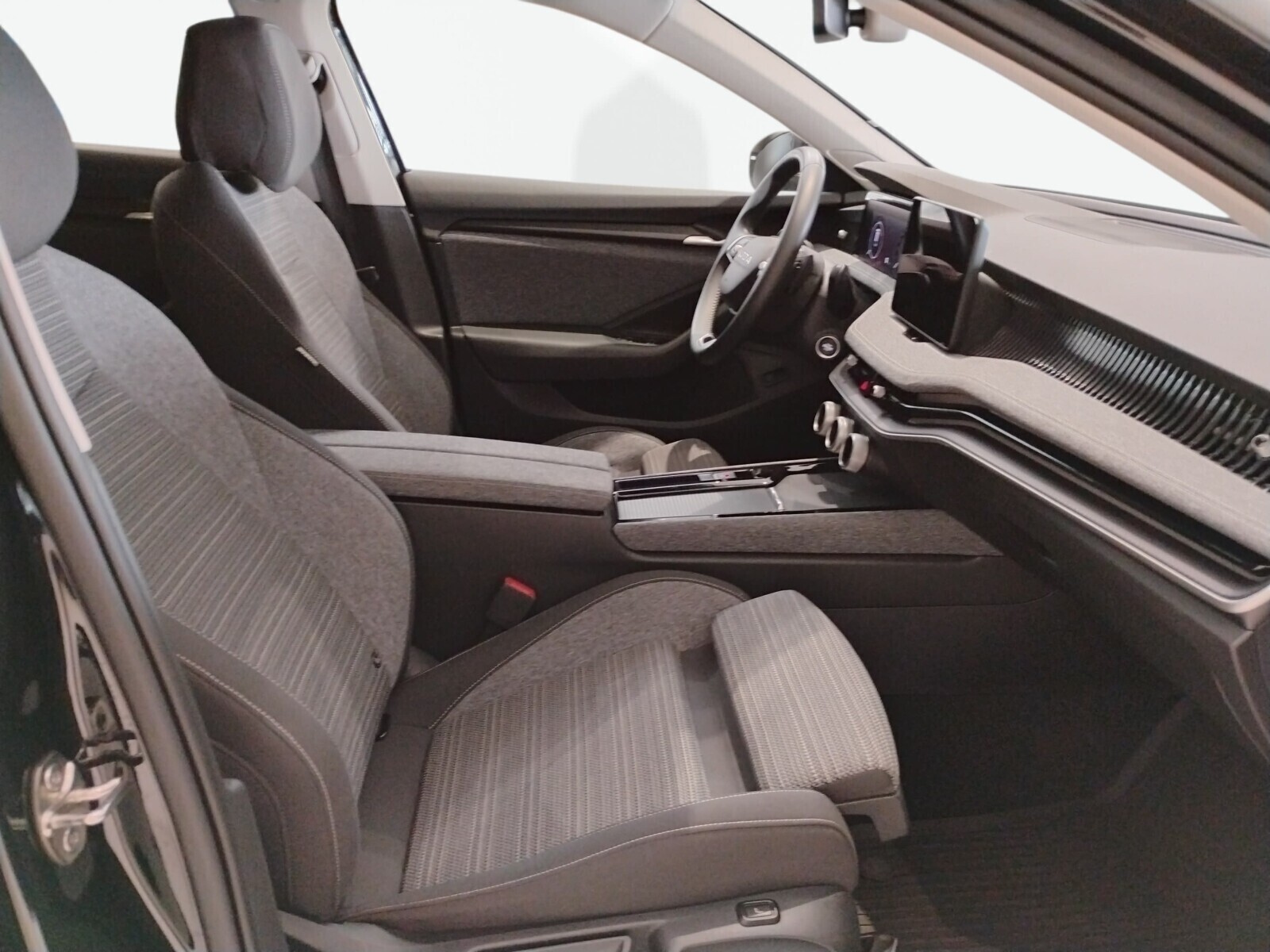 Škoda Superb Combi - zdjęcie 14