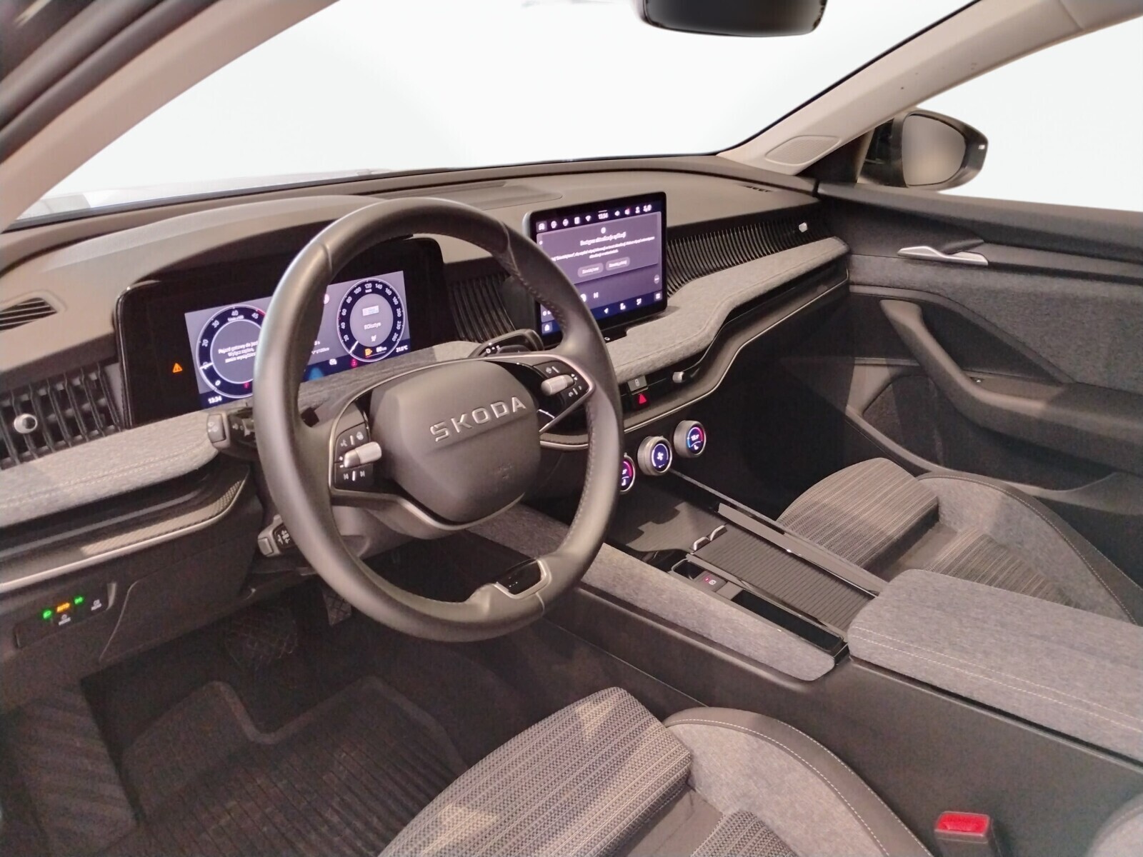 Škoda Superb Combi - zdjęcie 16
