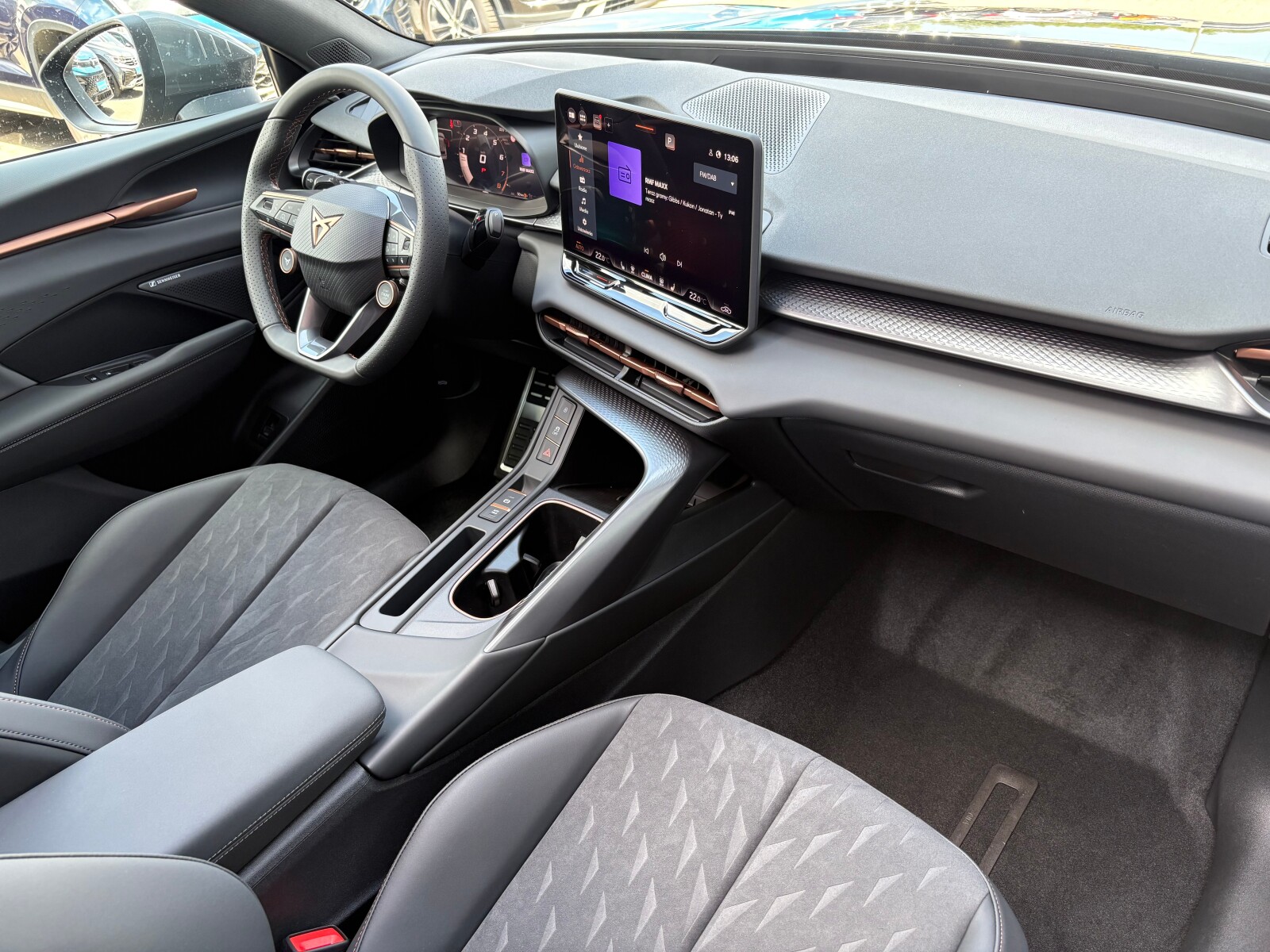 Cupra Terramar - zdjęcie 15